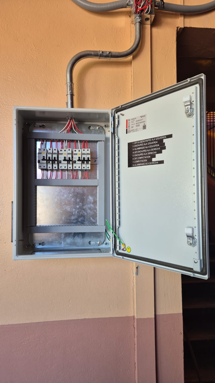 Canalizaciones Eléctricas - Instalación de canalizaciones para distribución eléctrica segura.
